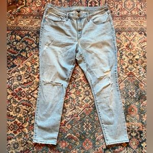 Light Wash Distressed Universal Thread Skinny Jeans.